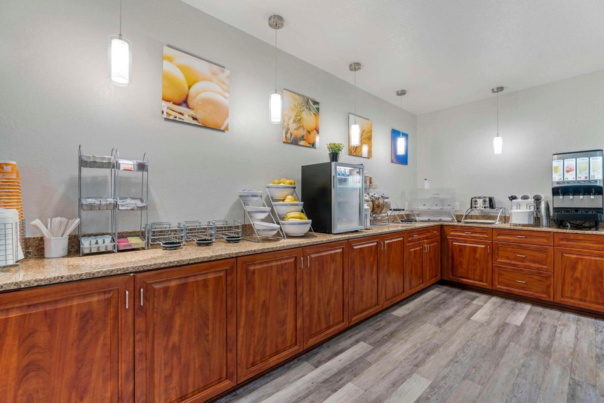 Comfort Suites Lake Geneva East Bagian luar foto