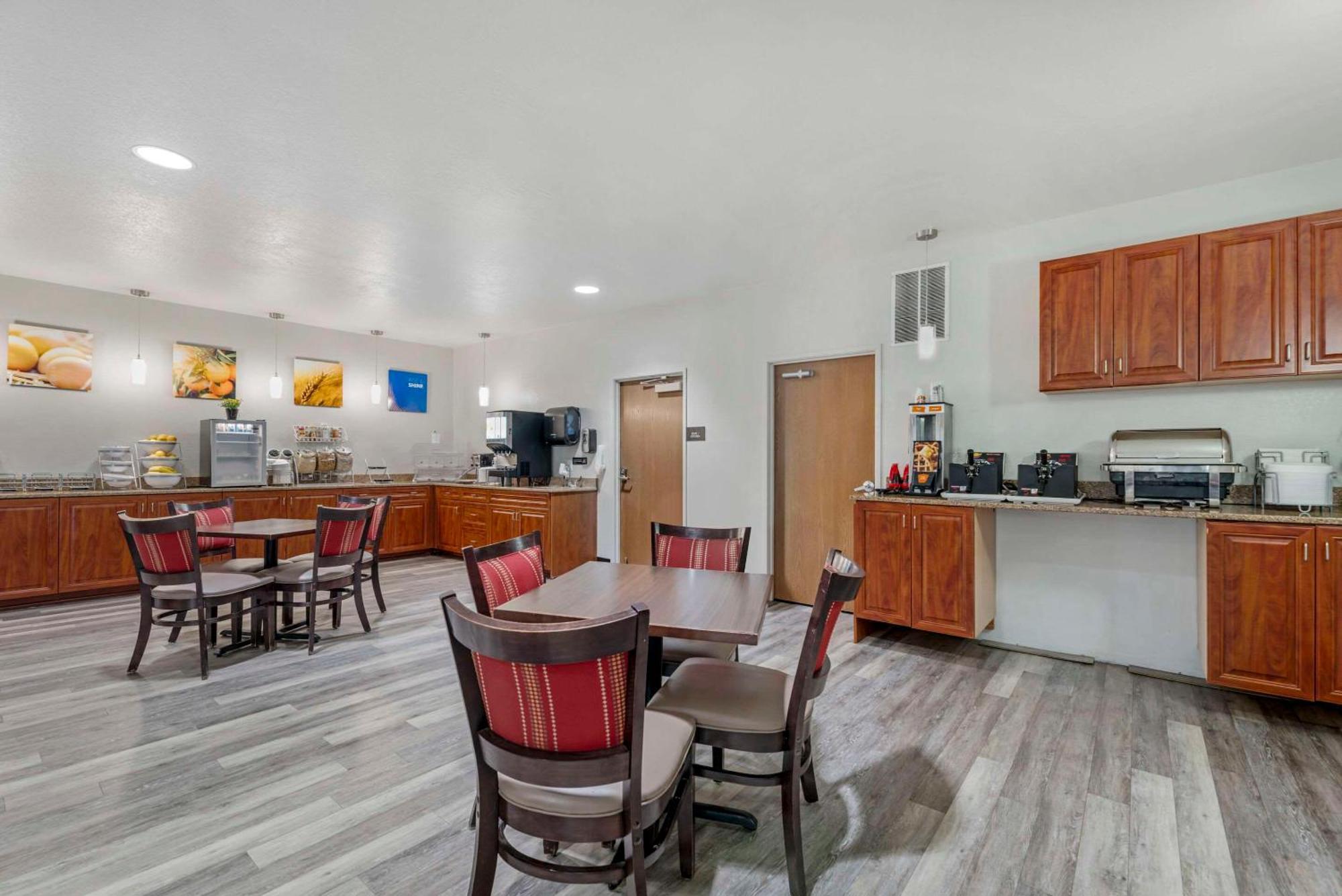 Comfort Suites Lake Geneva East Bagian luar foto