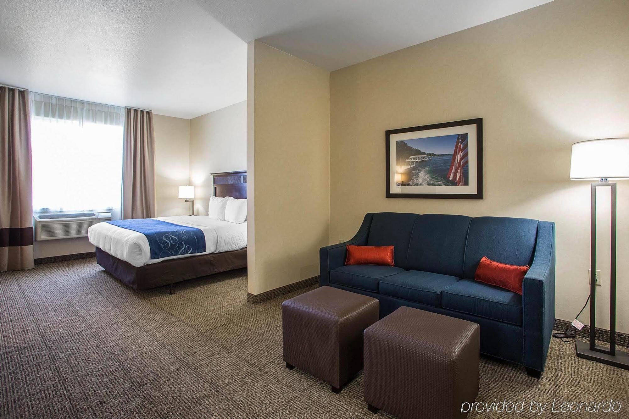 Comfort Suites Lake Geneva East Bagian luar foto