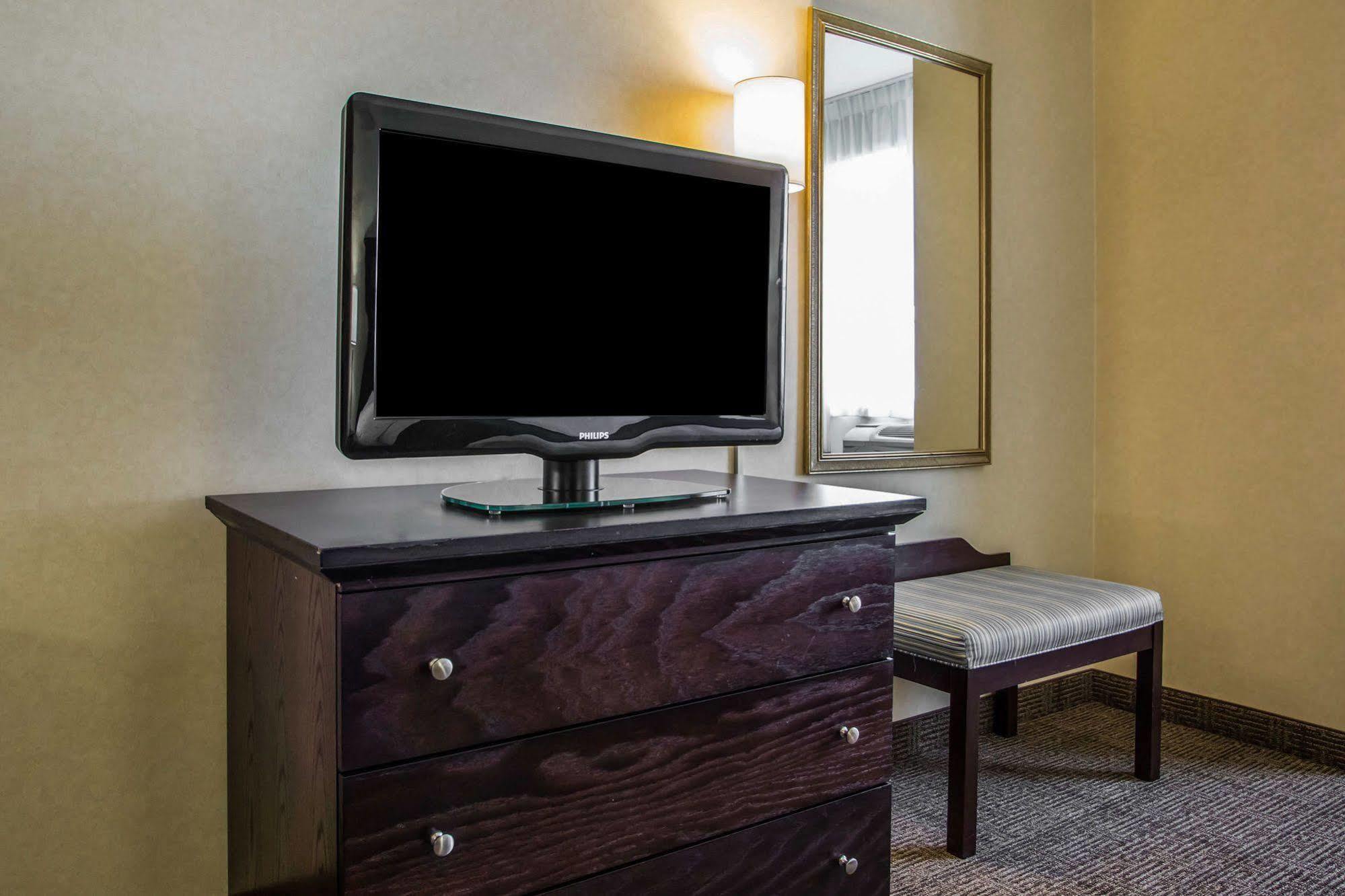 Comfort Suites Lake Geneva East Bagian luar foto