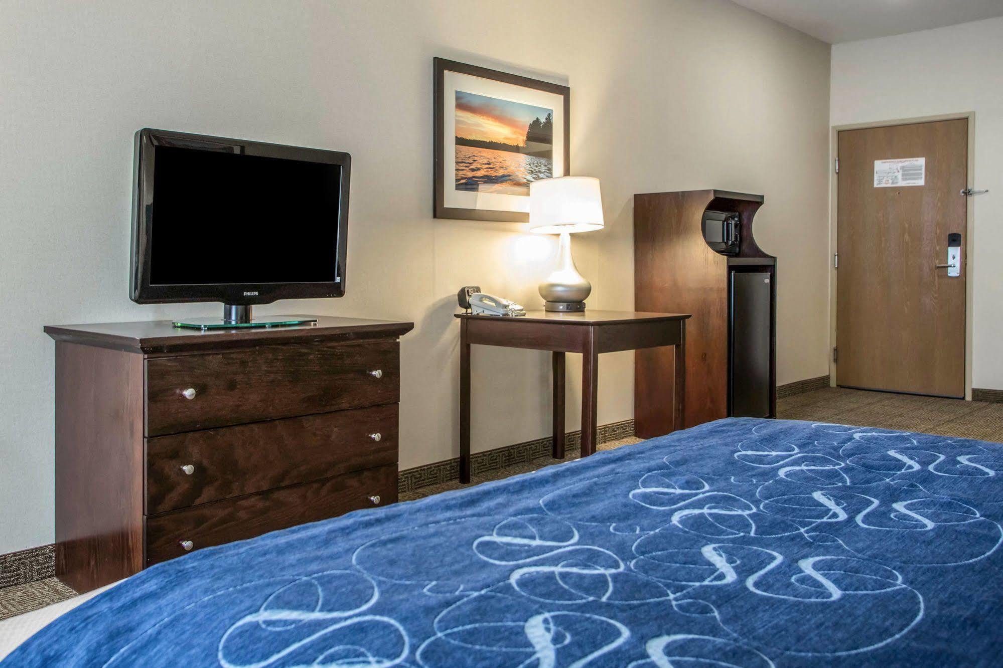 Comfort Suites Lake Geneva East Bagian luar foto